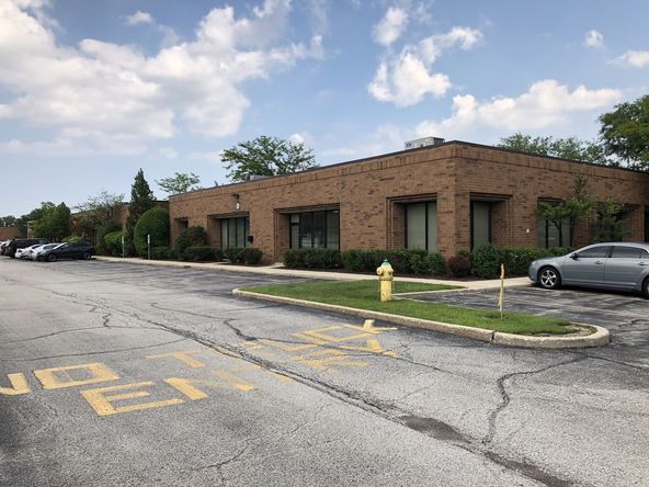 Elmhurst Metro Court: 747 Church Road, Elmhurst, IL 60126